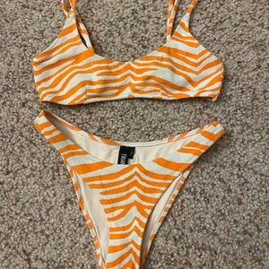 Perfect condition orange zebra triangl